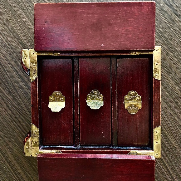 Vintage Chinese Jewelry Box! - Picture 2 of 9